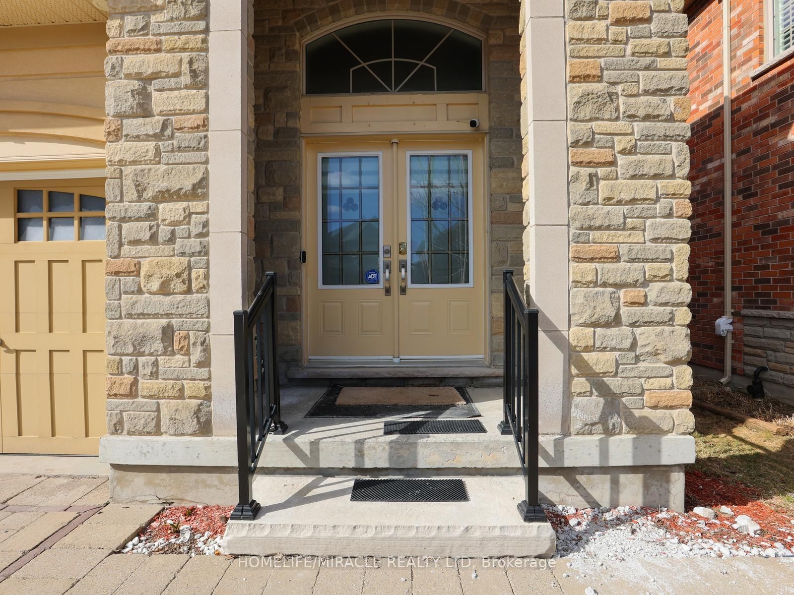 584 Pinery Trail - Photo 4