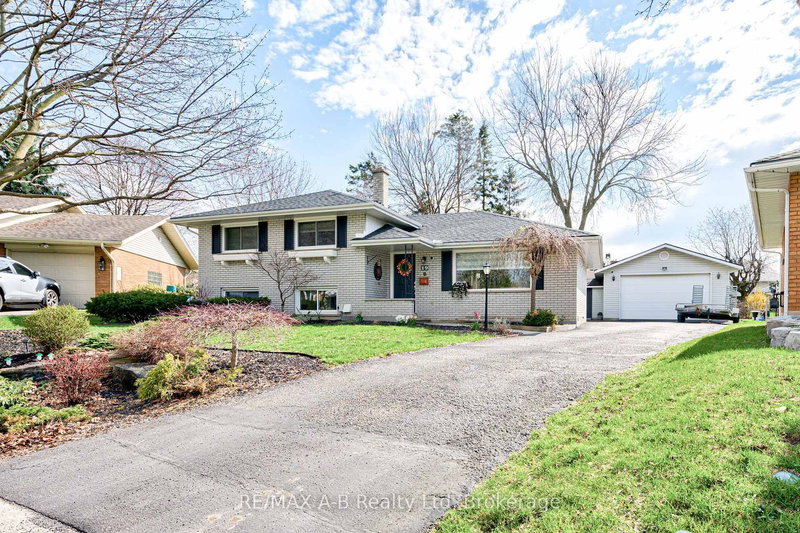 19 Linton Pl, Kitchener, N2B 2K1 | Image 2