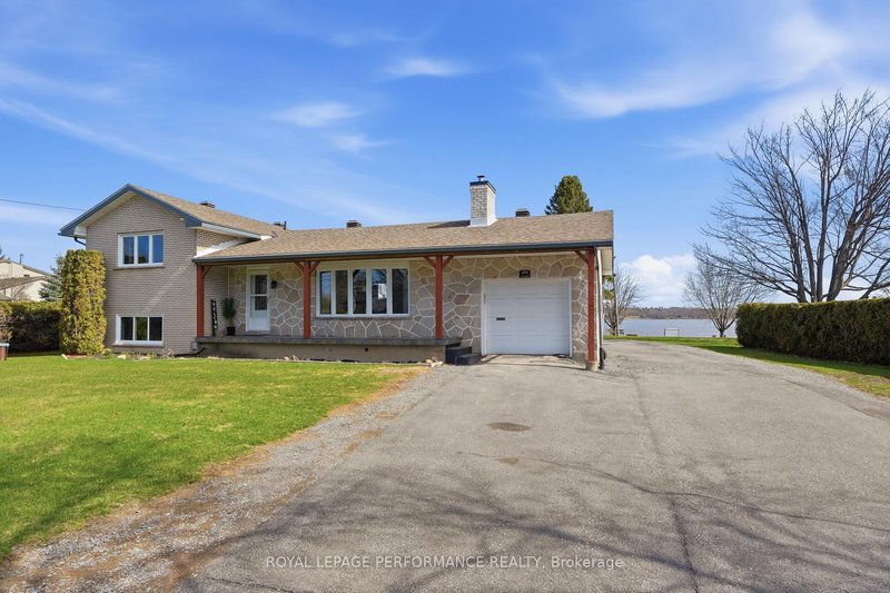 3595 Front Rd, East Hawkesbury, K6A 2W5 | Image 2