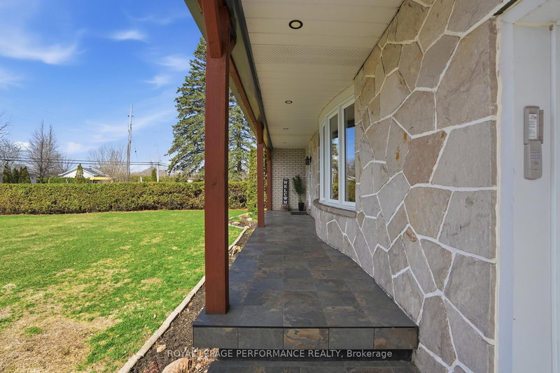 3595 Front Rd, East Hawkesbury, K6A 2W5 | Image 3