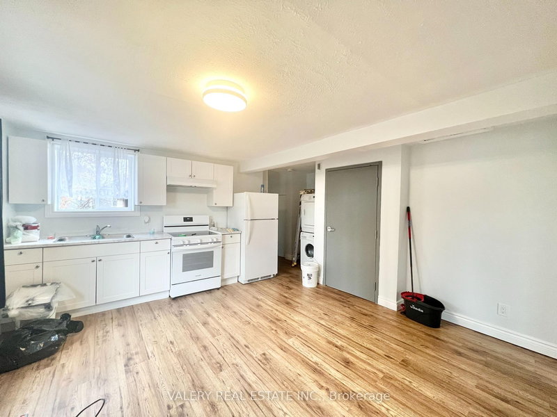 B - 67 Queen Mary St, Ottawa, K1K 1X6 | Image 2