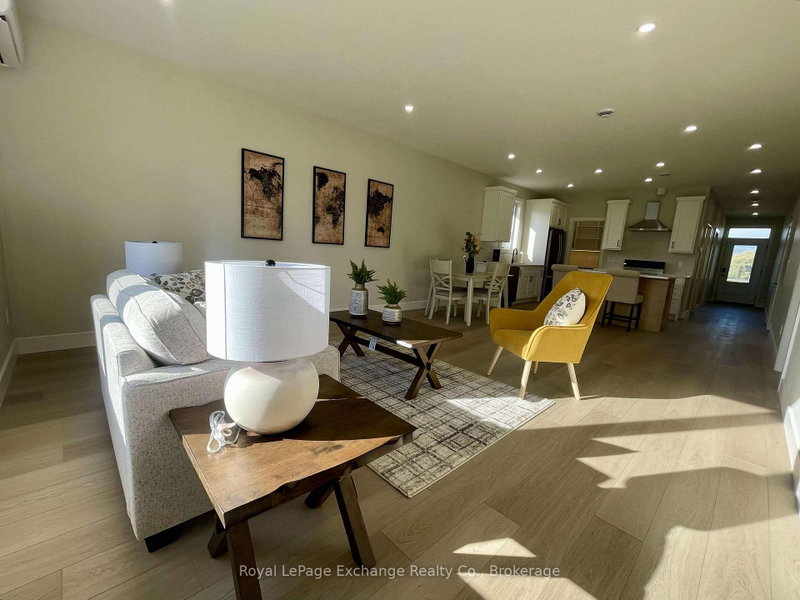 8 Mercedes Crescent N N