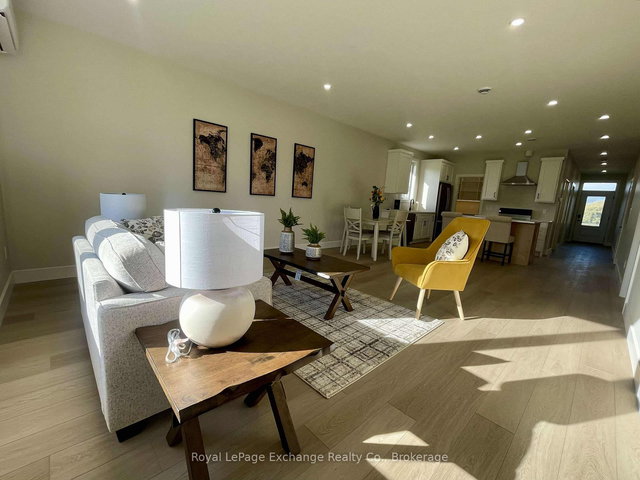 8 Mercedes Crescent N N