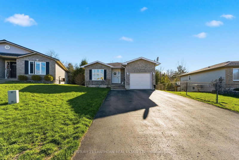 167 Nicholas St, Quinte West, K8V 6E8 | Image 2