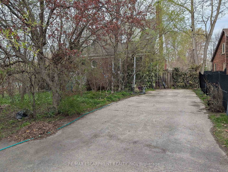 115 King Street E