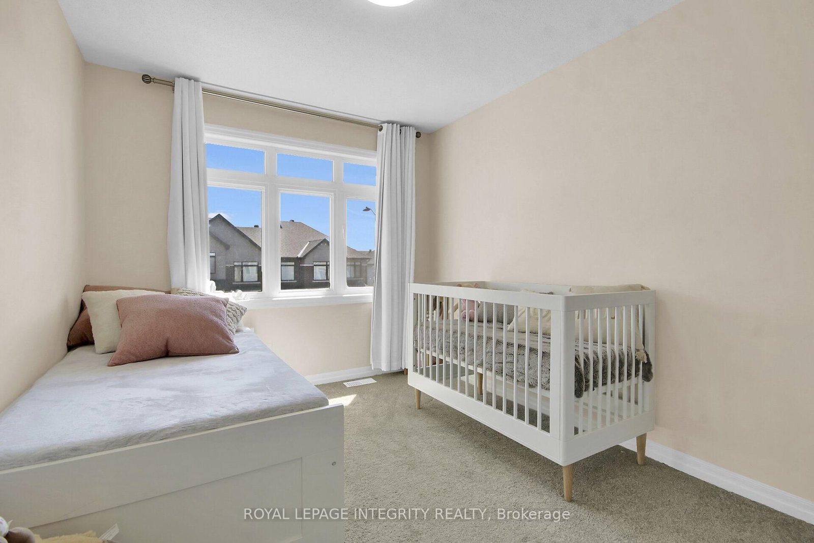 310 Broadridge Crescent - Photo 24