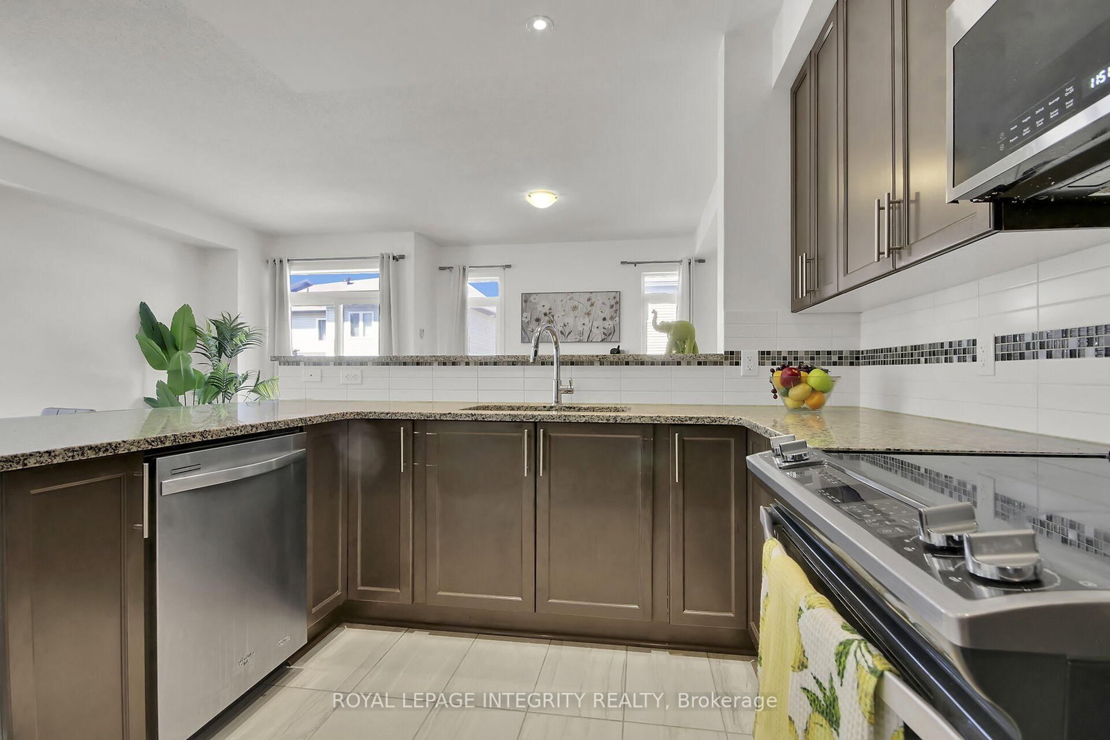 310 Broadridge Crescent - Photo 8