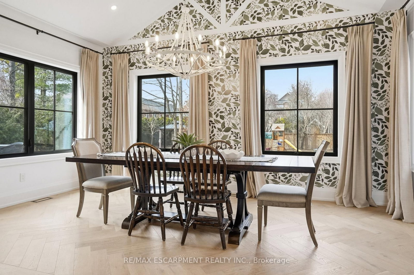 136 ROCKCLIFFE Road - Photo 10