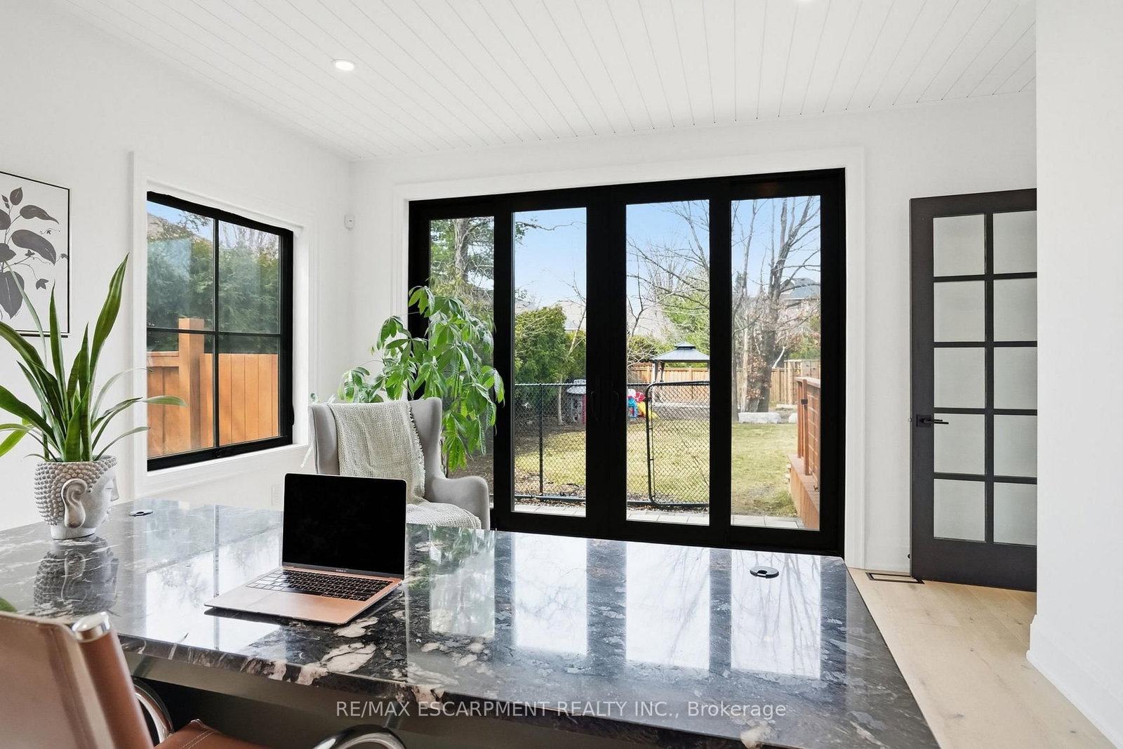 136 ROCKCLIFFE Road - Photo 20