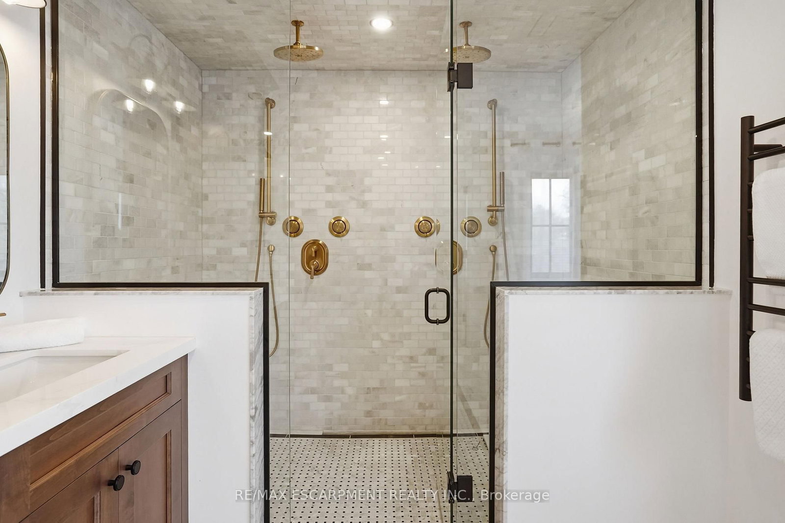 136 ROCKCLIFFE Road - Photo 32