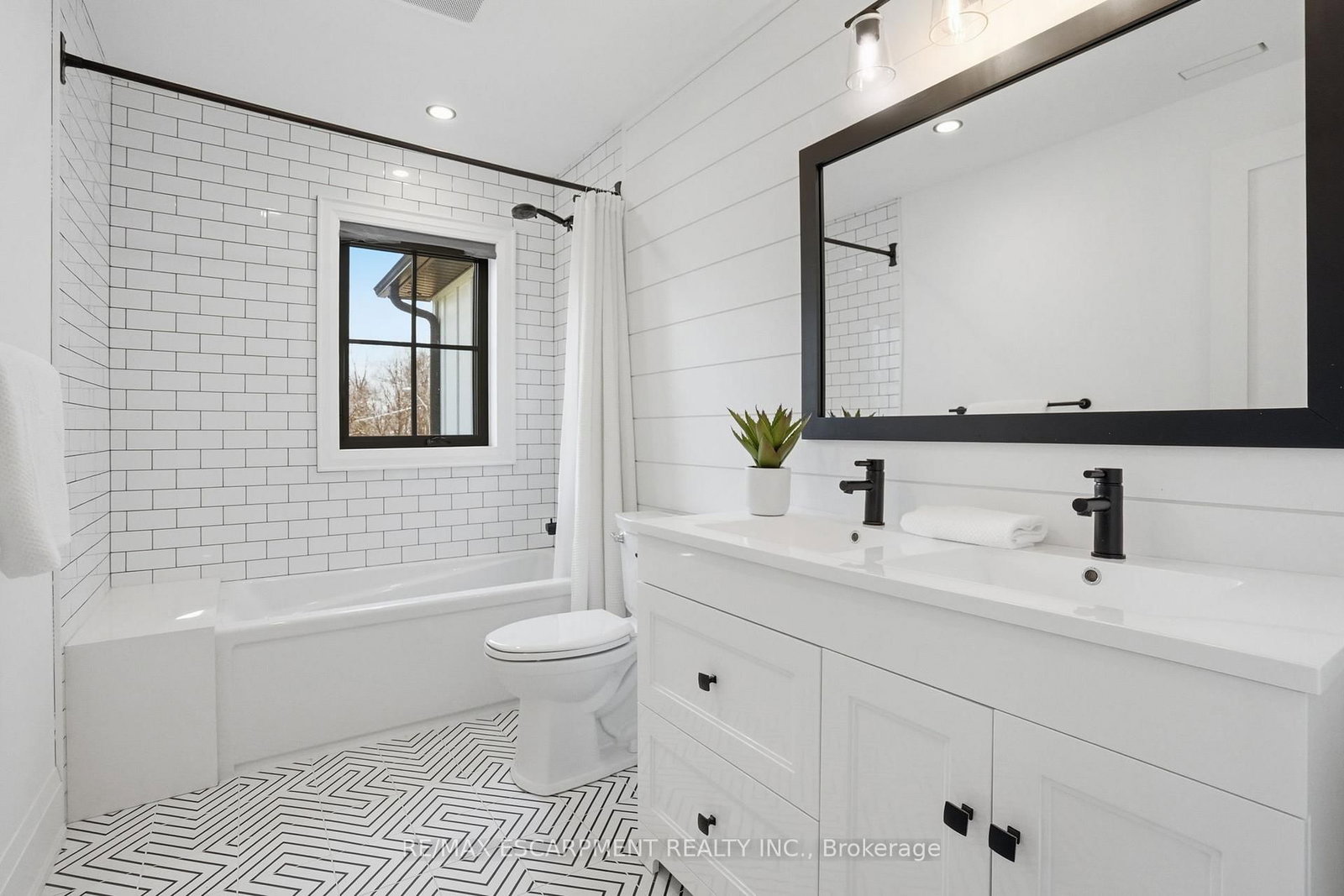 136 ROCKCLIFFE Road - Photo 38