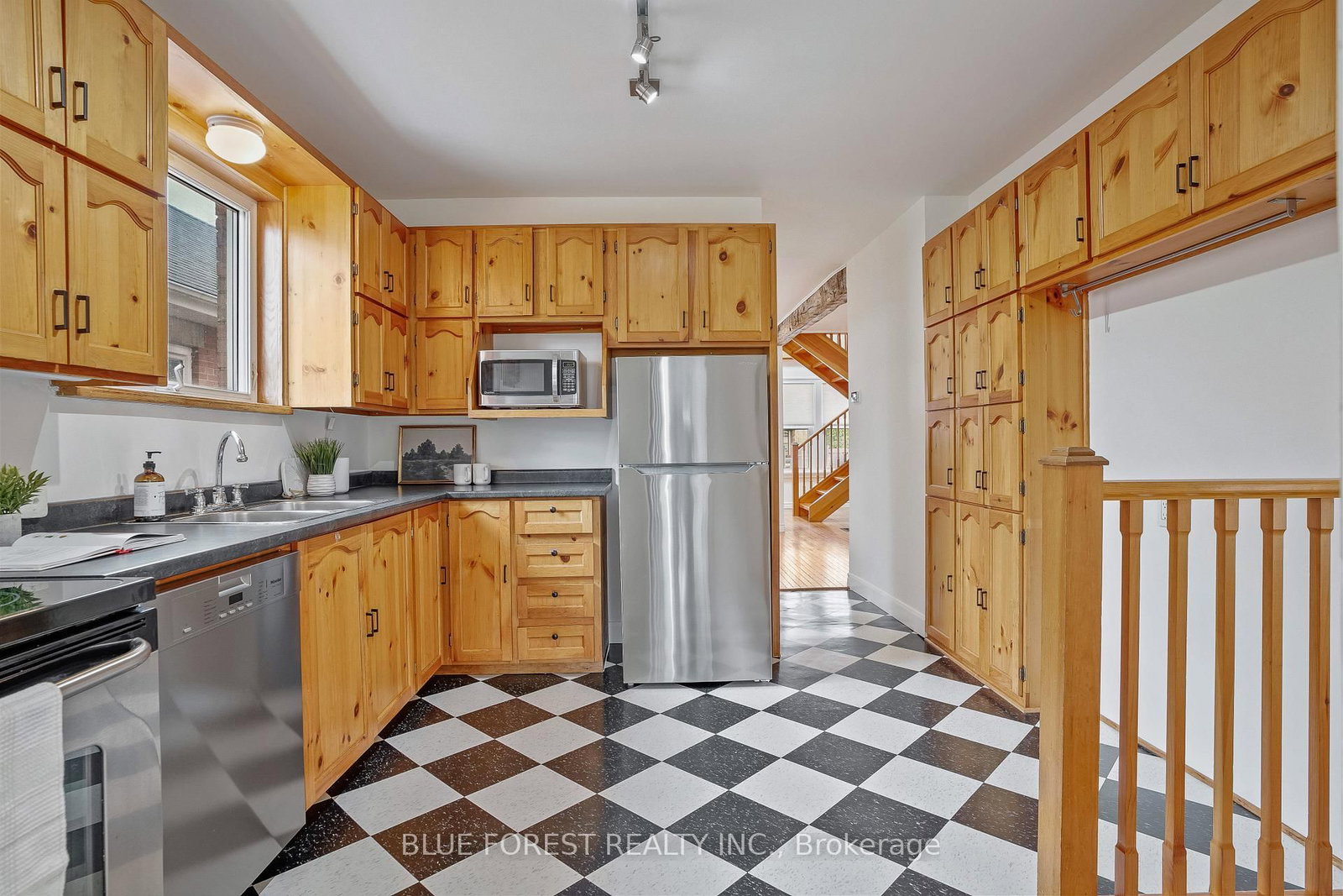 343 Emery Street E - Photo 11