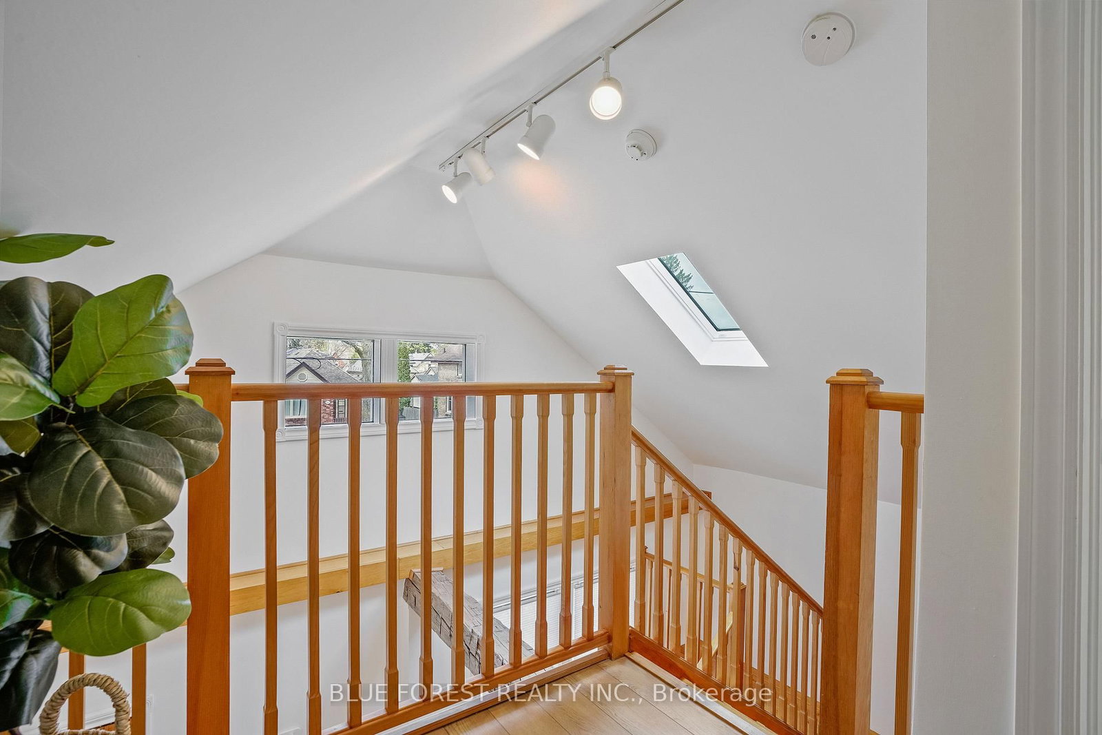 343 Emery Street E - Photo 18