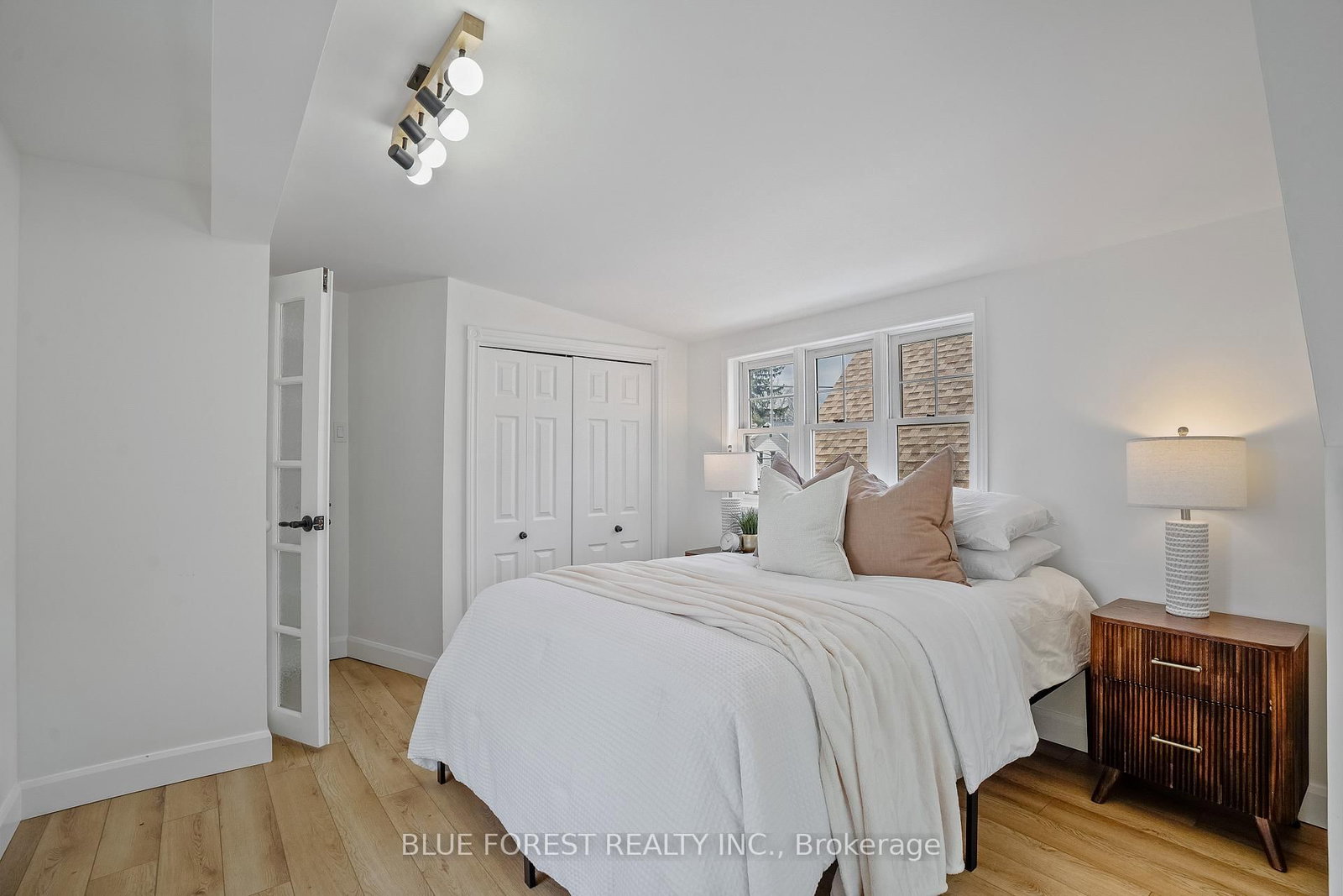 343 Emery Street E - Photo 20