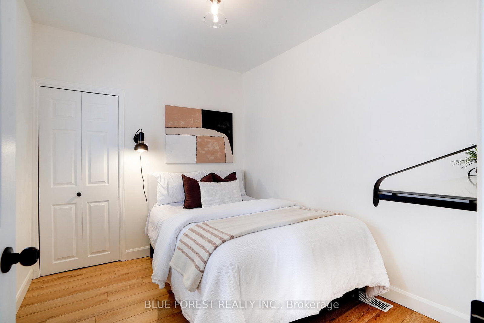 343 Emery Street E - Photo 26