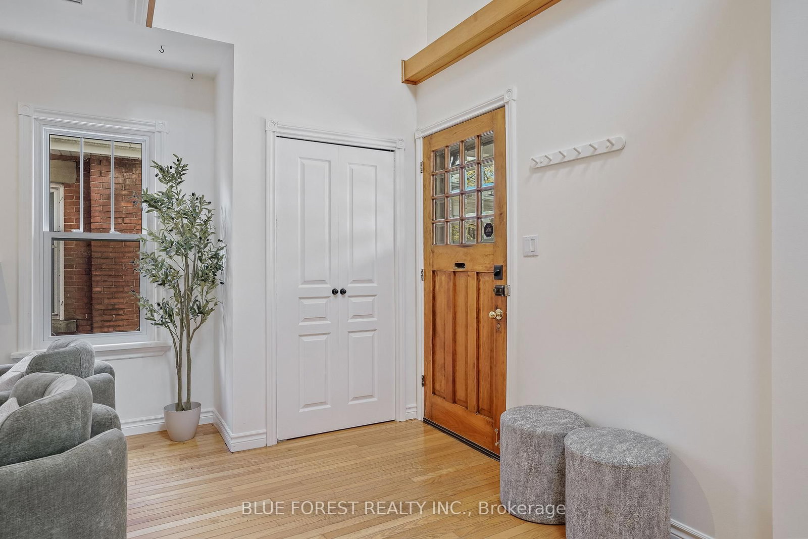 343 Emery Street E - Photo 3