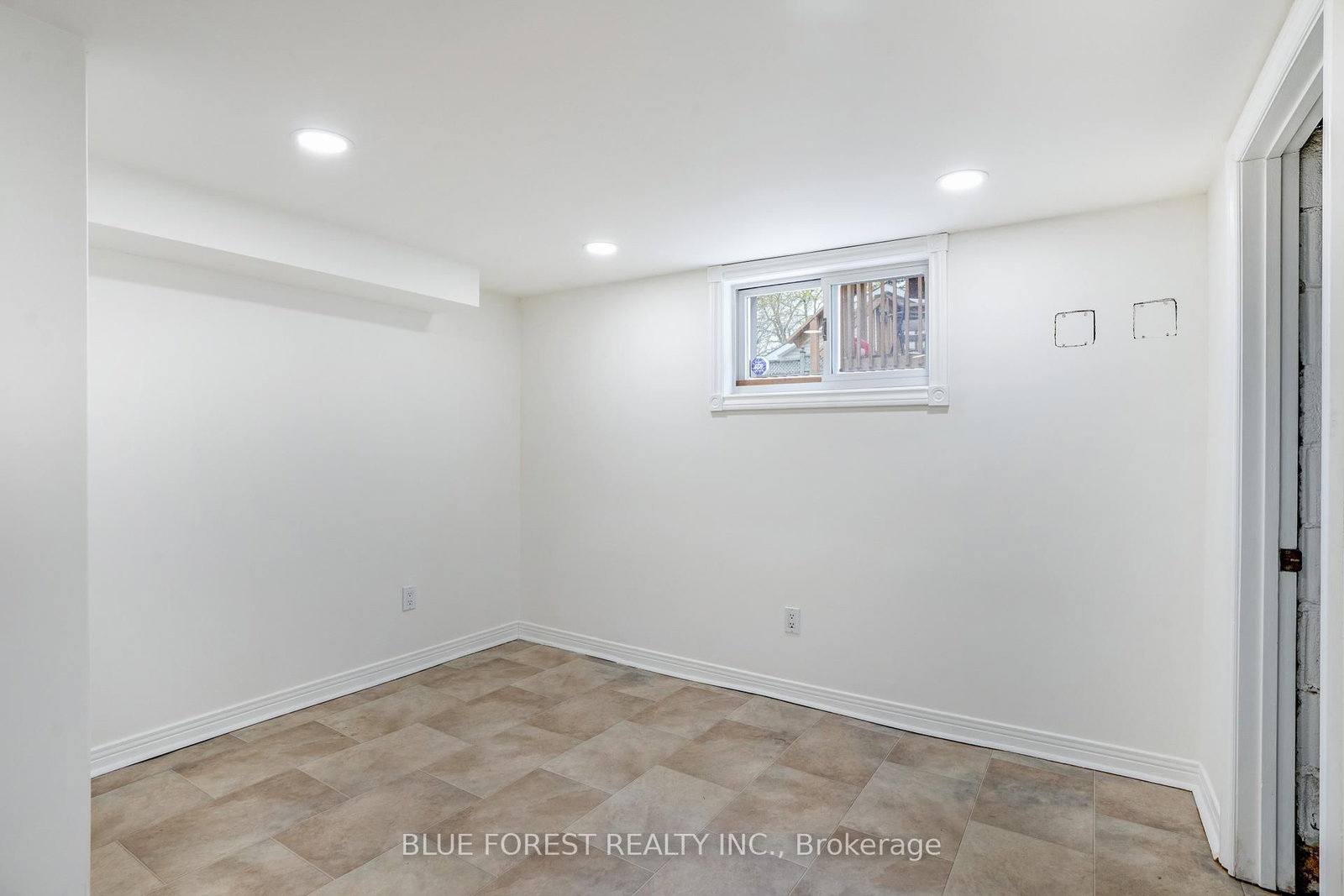 343 Emery Street E - Photo 31