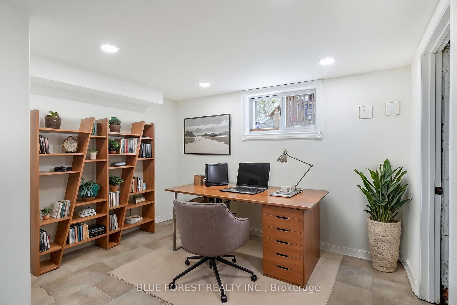 343 Emery Street E - Photo 32