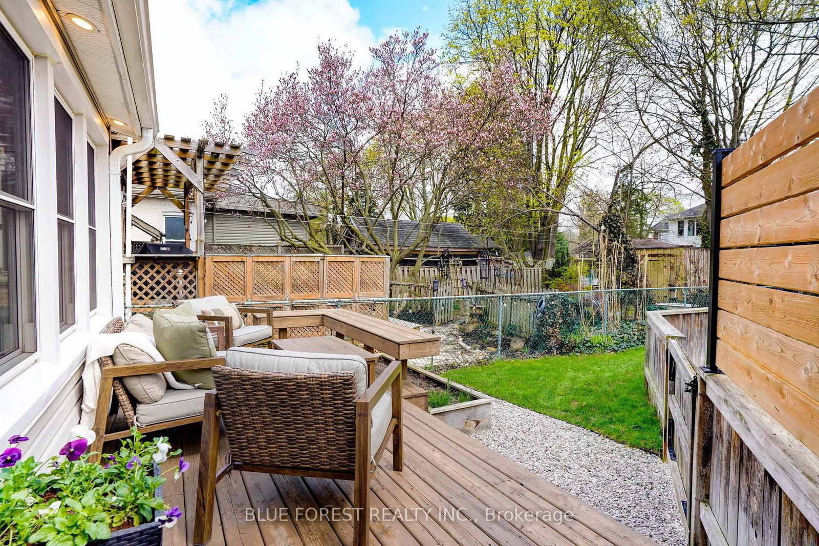 343 Emery Street E - Photo 41