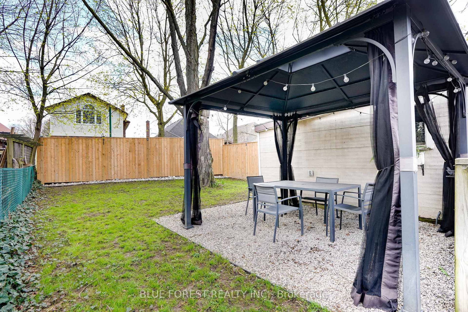 343 Emery Street E - Photo 44