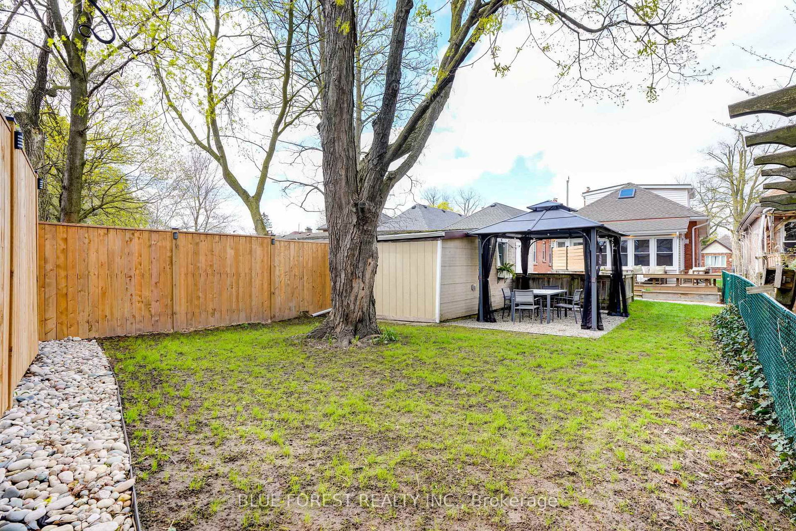 343 Emery Street E - Photo 45