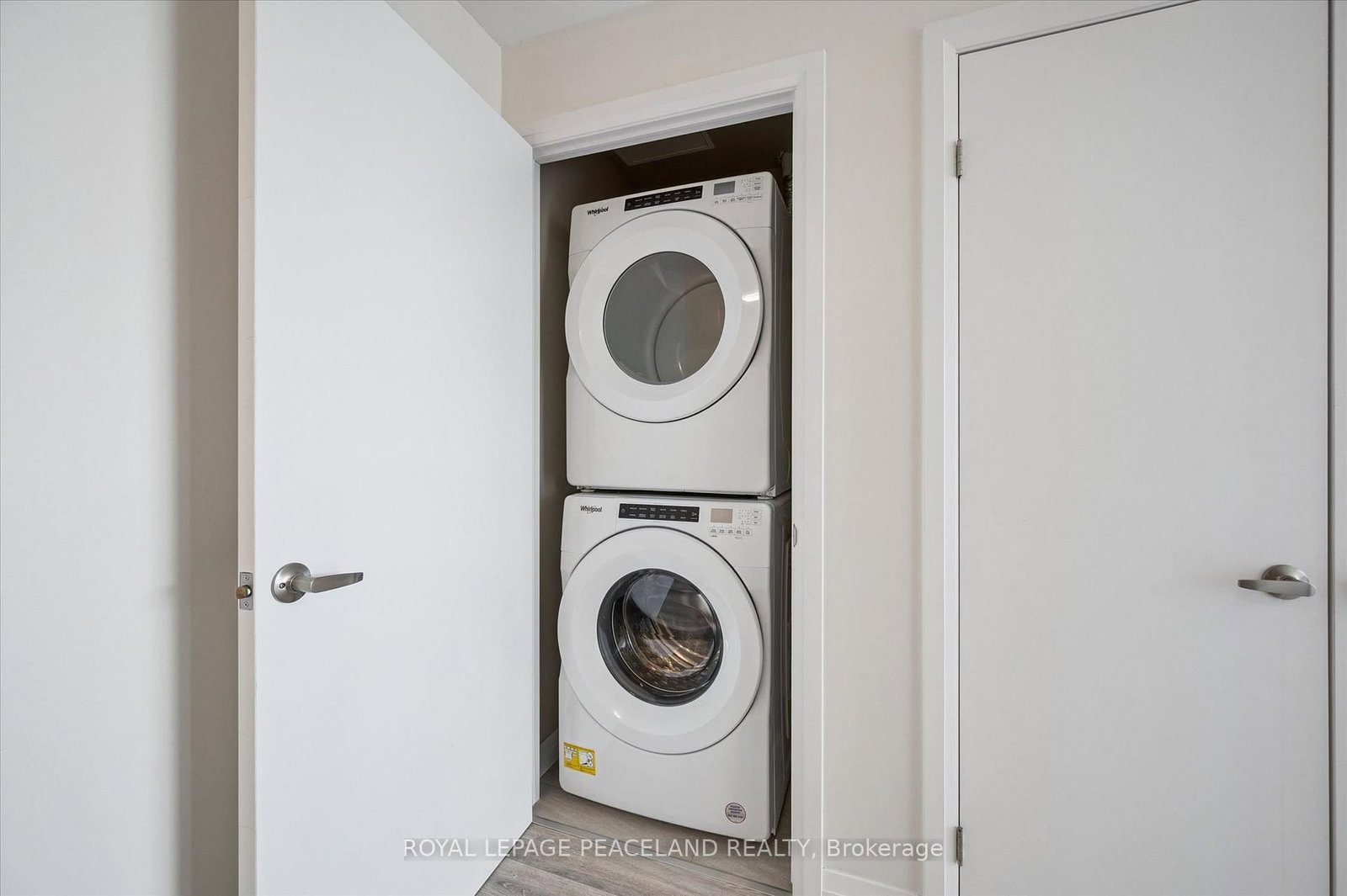 60 charles Street W, Unit 1902 - Photo 28