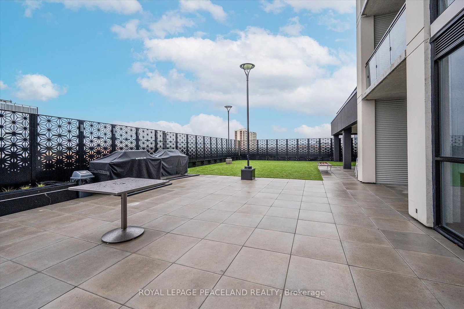 60 charles Street W, Unit 1902 - Photo 32