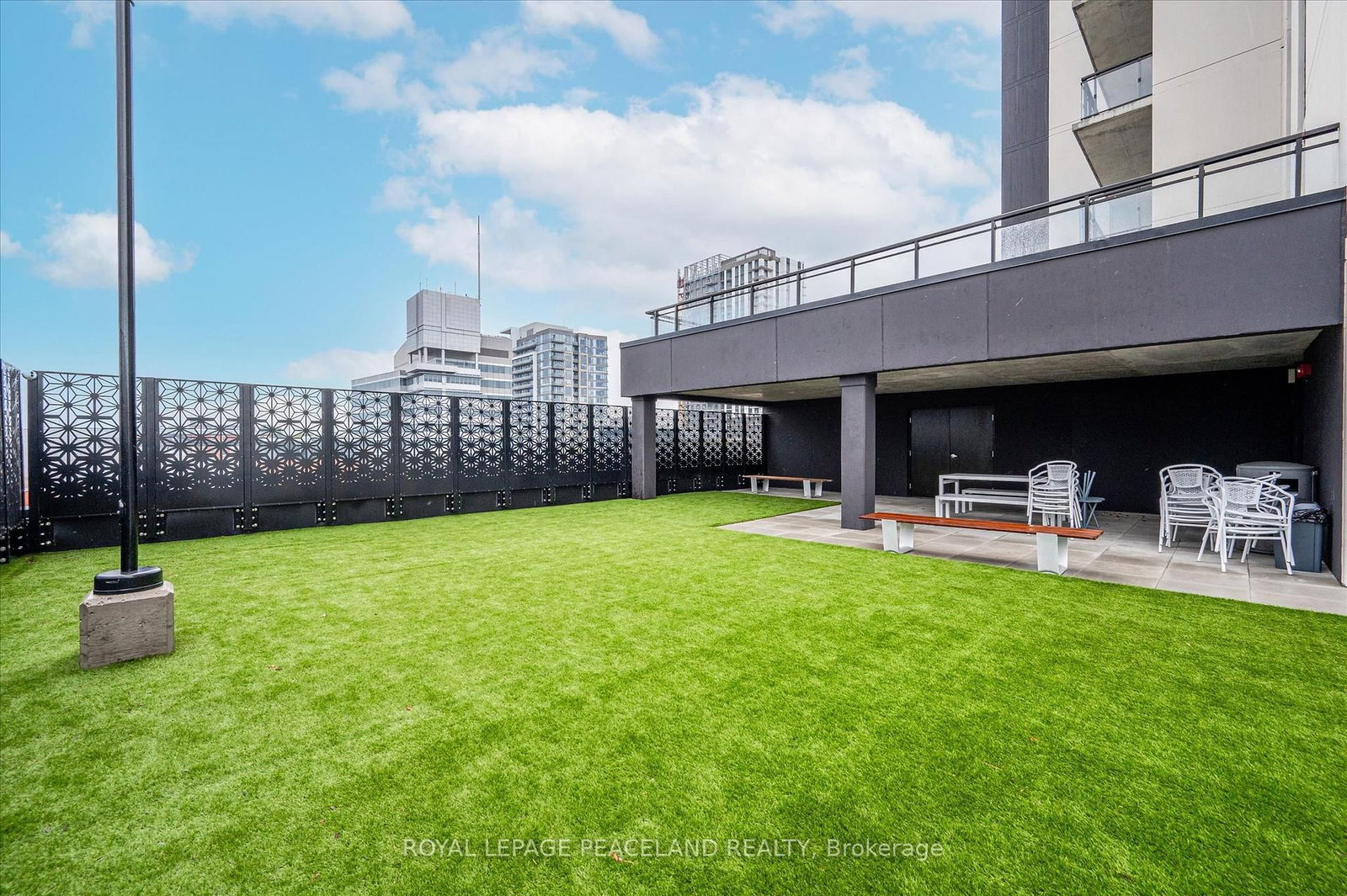 60 charles Street W, Unit 1902 - Photo 33