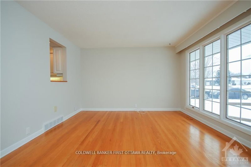 74 HILLIARD Ave, Ottawa, K2E 6C1 | Image 3