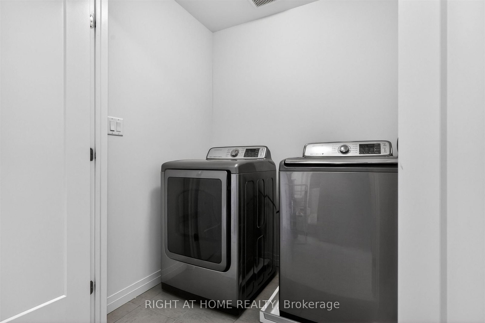 26 Greenwich Avenue - Photo 15