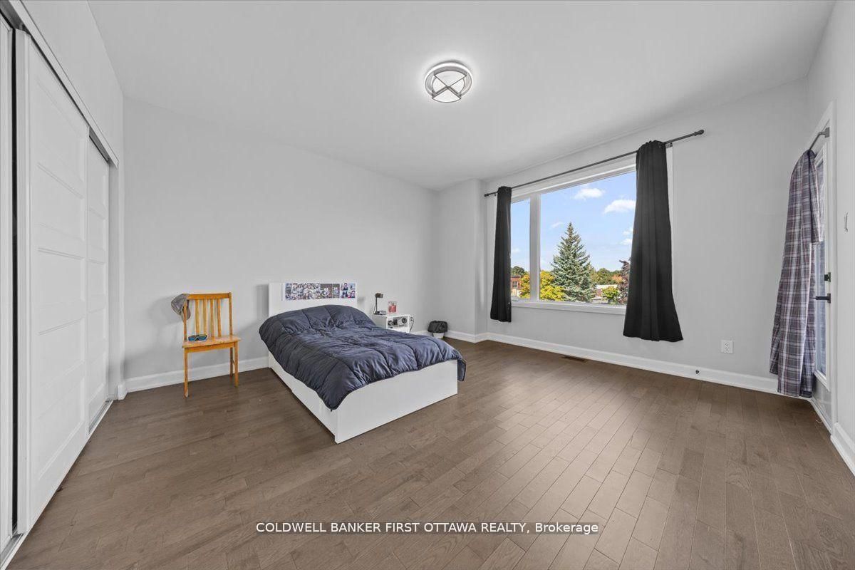 562 QUEEN MARY Street - Photo 13