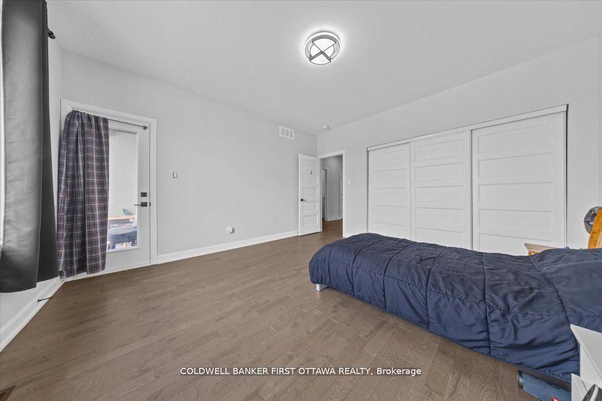 562 QUEEN MARY Street - Photo 14