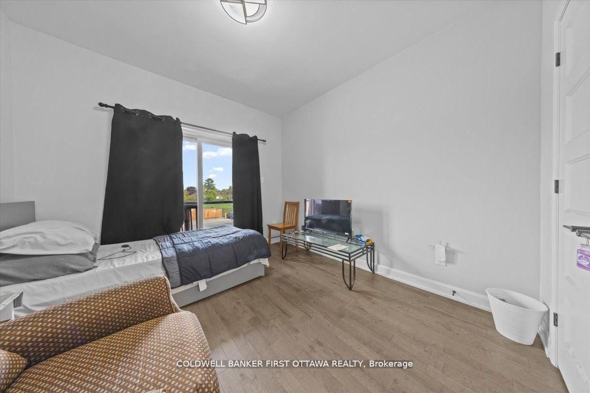 562 QUEEN MARY Street - Photo 15