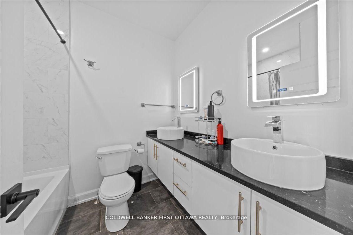 562 QUEEN MARY Street - Photo 17