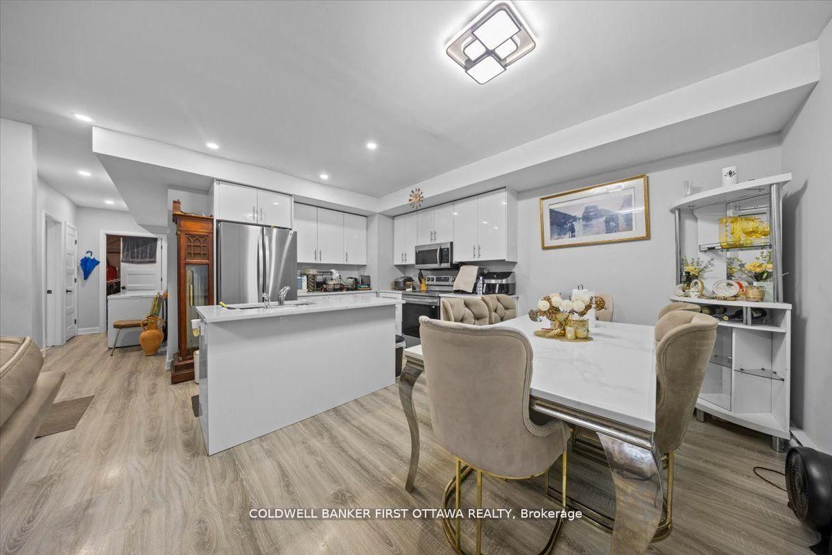 562 QUEEN MARY Street - Photo 32