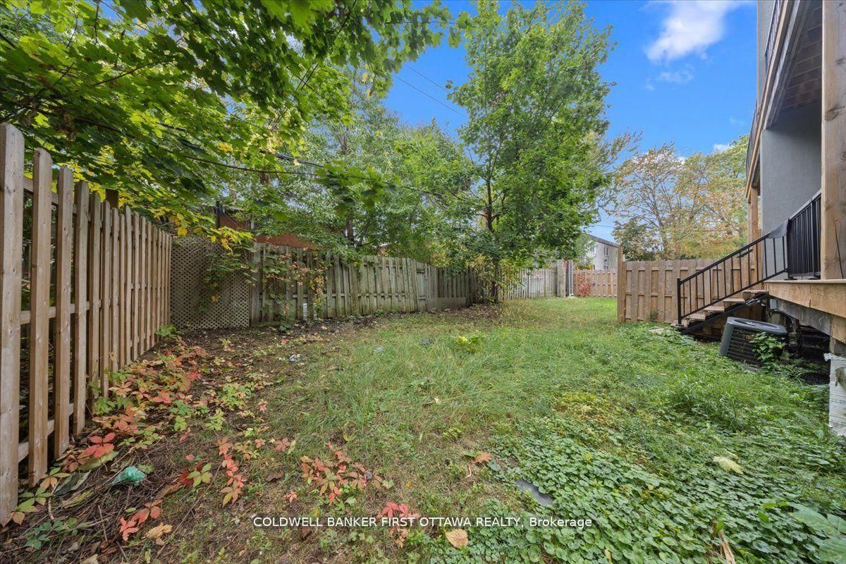 562 QUEEN MARY Street - Photo 38