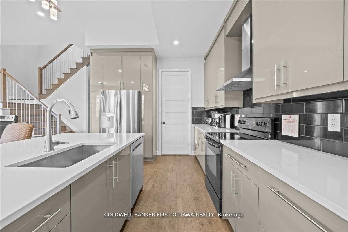 562 QUEEN MARY Street - Photo 8