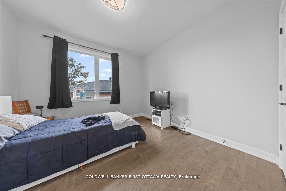 560 QUEEN MARY Street - Photo 18