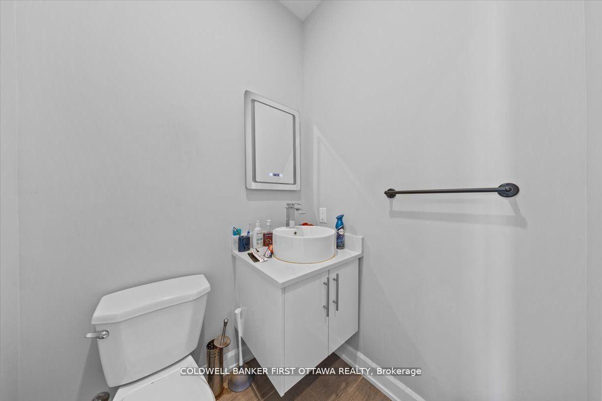 560 QUEEN MARY Street - Photo 22