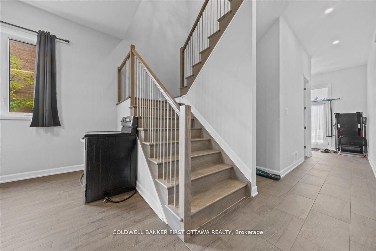 560 QUEEN MARY Street - Photo 24