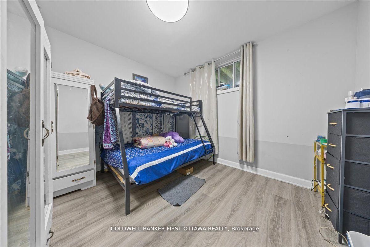 560 QUEEN MARY Street - Photo 25