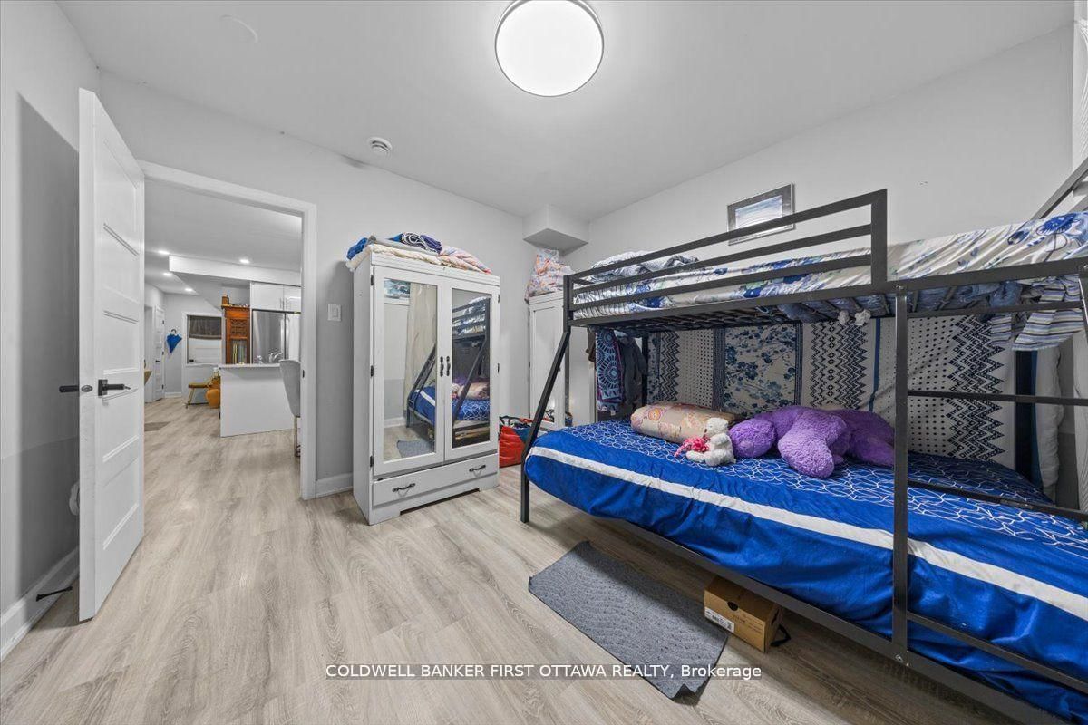 560 QUEEN MARY Street - Photo 26