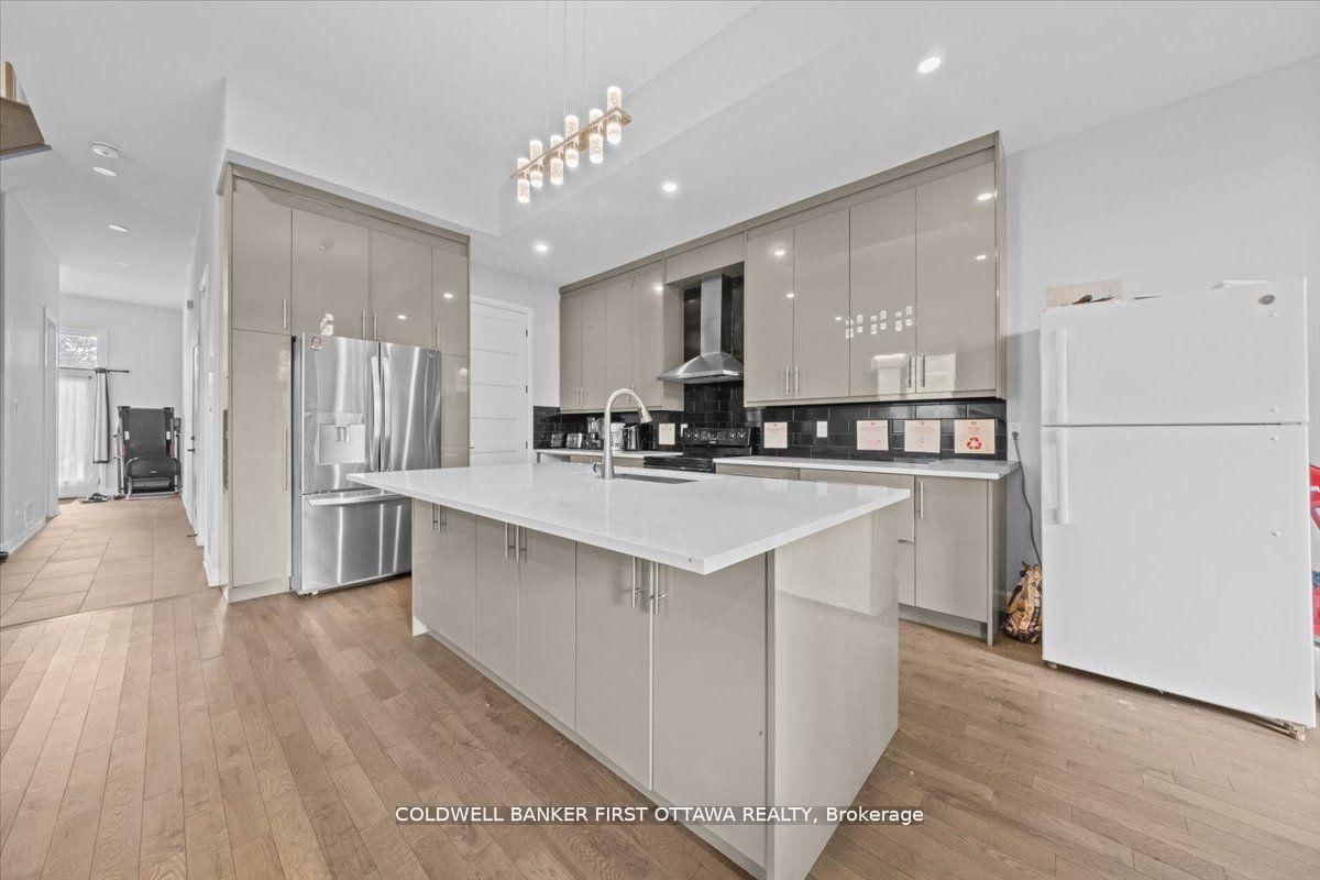 560 QUEEN MARY Street - Photo 7