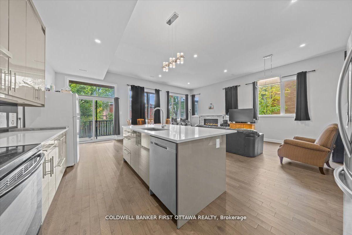 560 QUEEN MARY Street - Photo 9