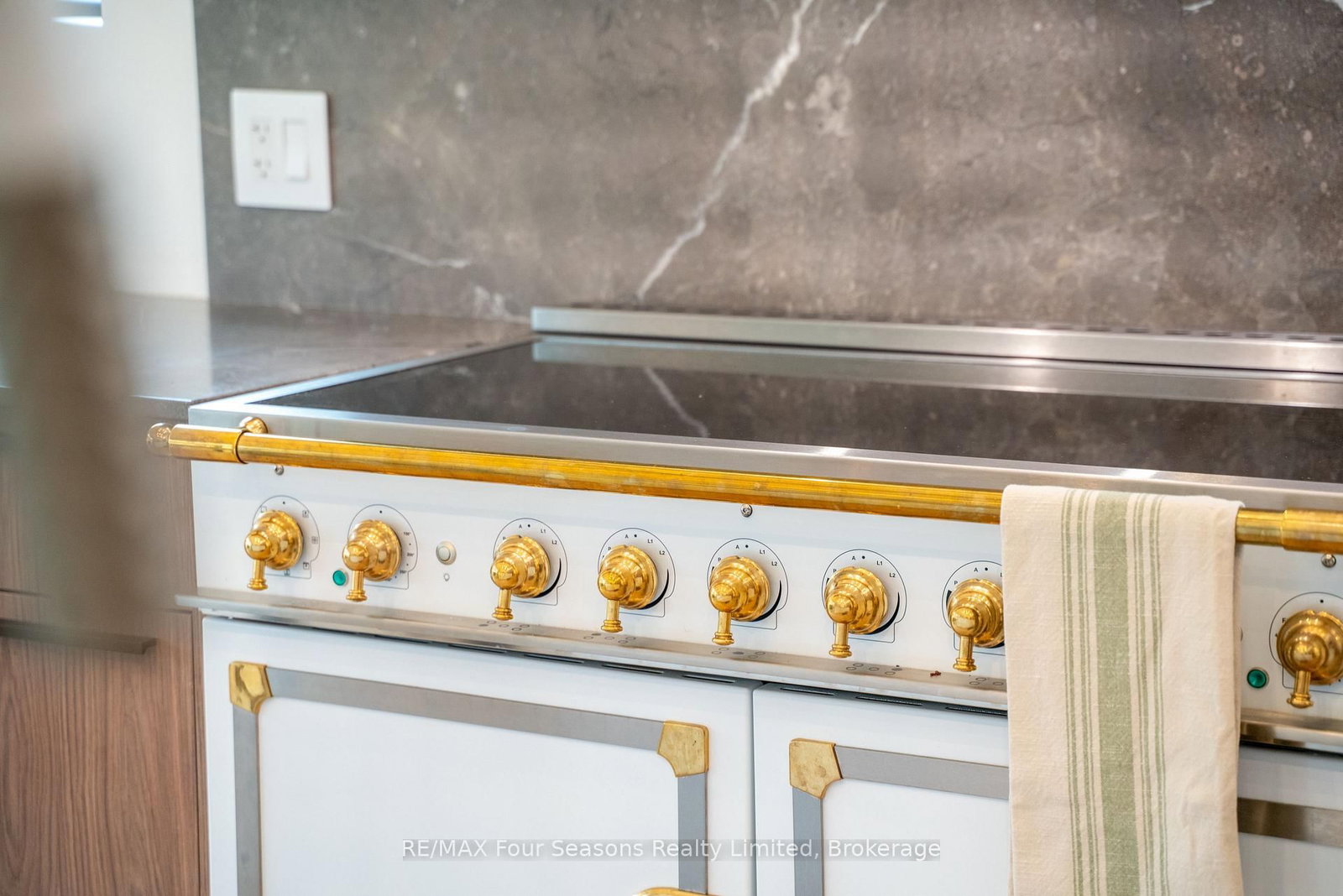 102 Barton Boulevard - Photo 11