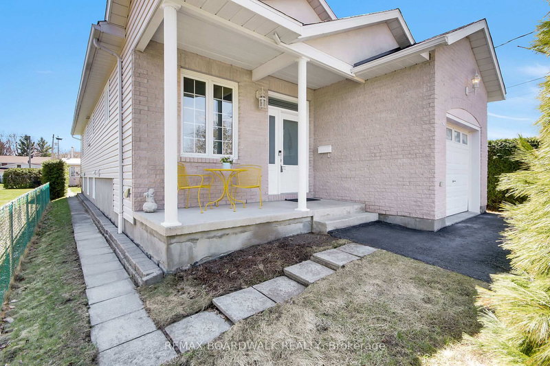 6658 Benoit St, Orleans, K1C 1J6 | Image 2