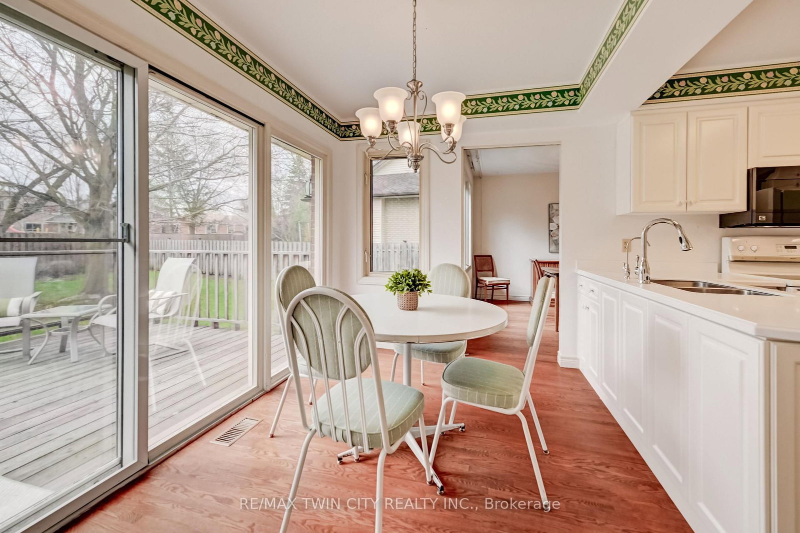 285 Magnolia Place - Photo 12