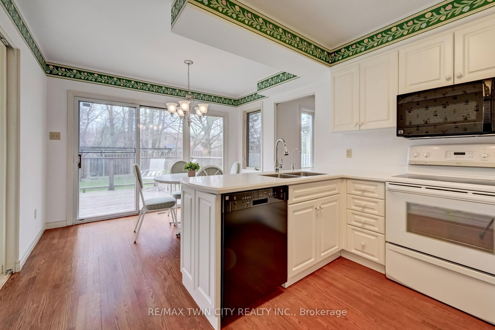 285 Magnolia Place - Photo 15