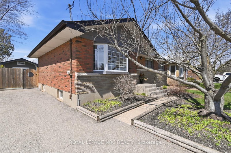 9 Greenhill Dr, Thorold, L2V 1W4 | Image 2