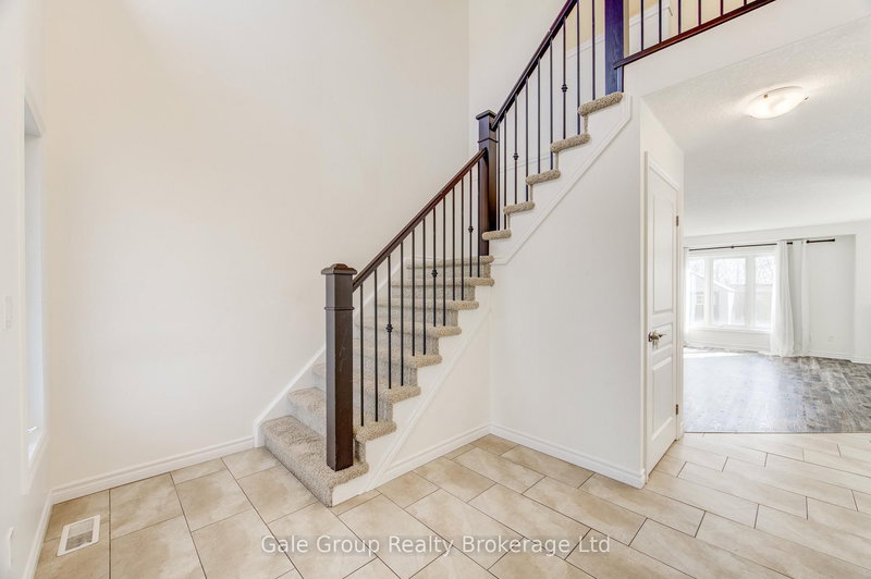 403 Champlain Ave, Woodstock, N4V 0B3 | Image 2